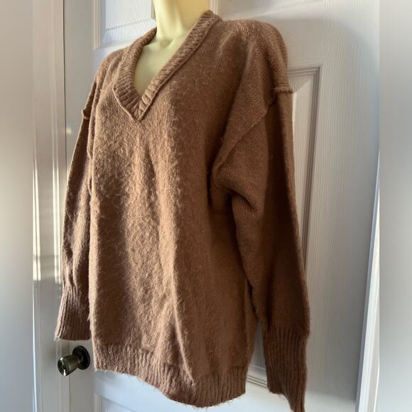 Wild Fable Light Brown Oversized sweater Woman’s Small V-Neck Pullover Warm - Picture 2 of 9
